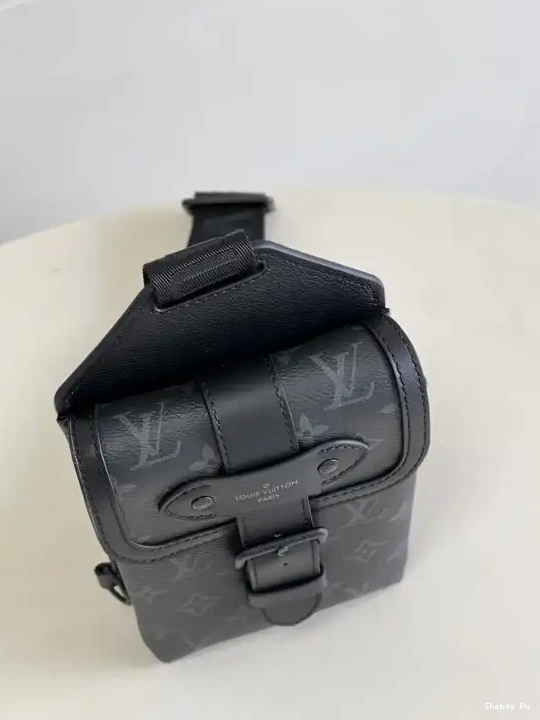 VUITTON SLINGBAG SAUMUR LOUIS 0630